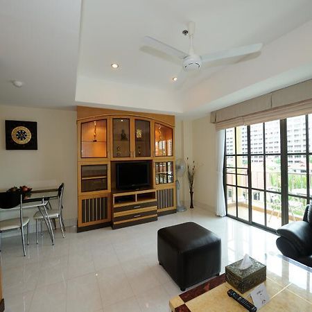 Royal Park Apartments Jomtien Beach Exterior photo